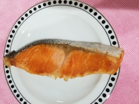 フライパンでふっくら!鮭の塩焼き